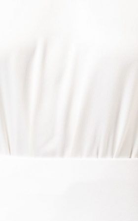 Білосніжна довга сукня з рукавами кімоно