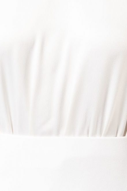 Білосніжна довга сукня з рукавами кімоно