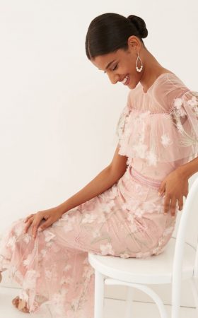 Ніжна коктейльна сукня з вишивкою та аплікацією