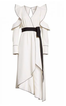 Монохромное асимметричное платье с открытыми плечами