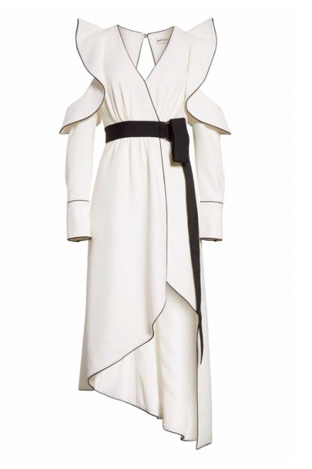 Монохромное асимметричное платье с открытыми плечами