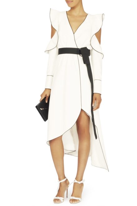 Монохромное асимметричное платье с открытыми плечами