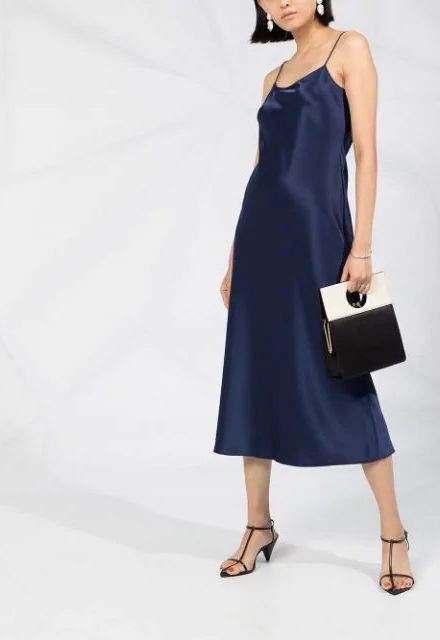 Чорнична сукня на тонких бретелях