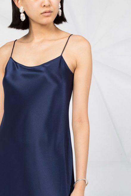 Чорнична сукня на тонких бретелях