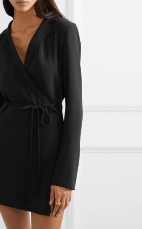 Чорна сукня-жакет з широкими манжетами