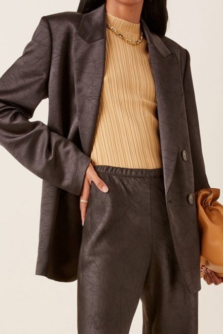 Чорний жакет із жатого атласу