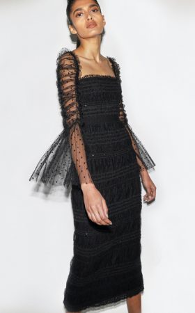 Чорна шифонова сукня із вирізом каре