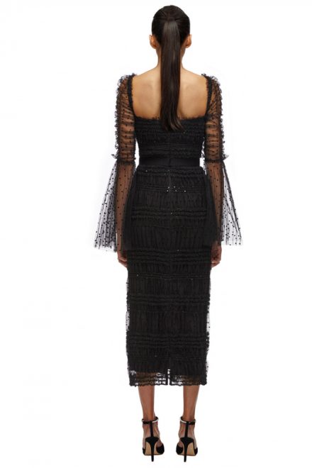 Чорна шифонова сукня із вирізом каре