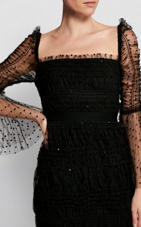 Чорна шифонова сукня із вирізом каре