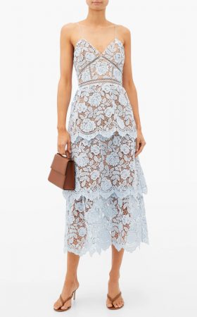 Ніжно-блакитна мереживна сукня