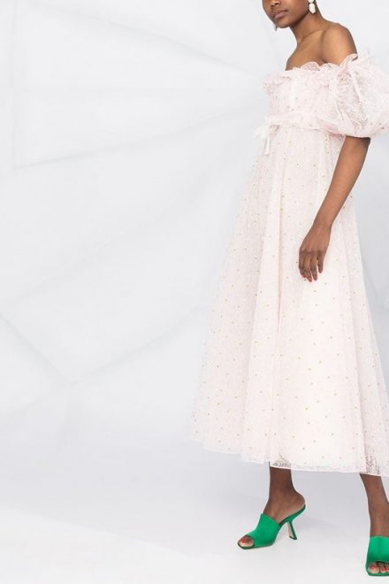 Сукня ніжно-бузкового відтінку з флористичною вишивкою