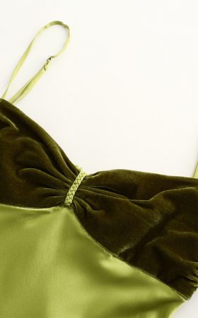 Сукня лаймового відтінку з оксамитовим ліфом