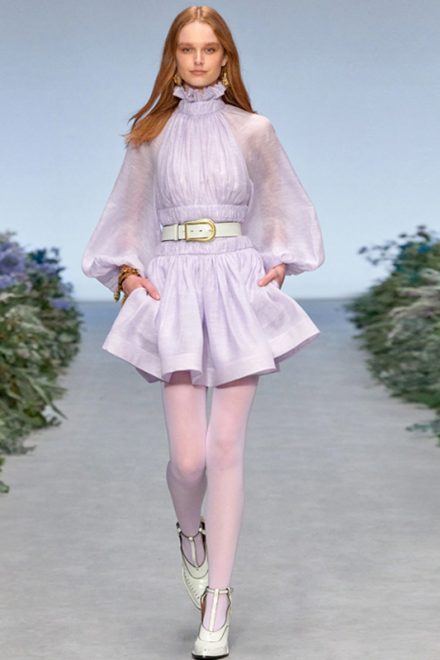 Подіумна сукня лавандового відтінку