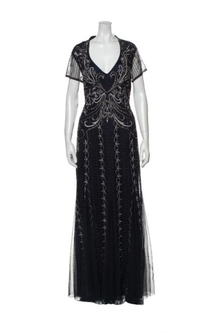 Вечірня сукня із вишивкою бісером