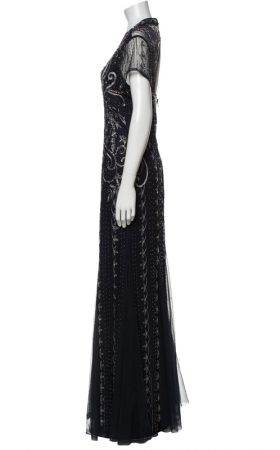 Вечірня сукня із вишивкою бісером