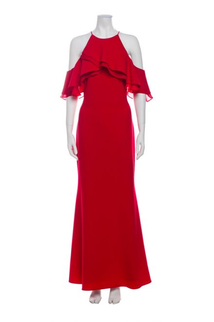 Червона сукня із оголеними плечами
