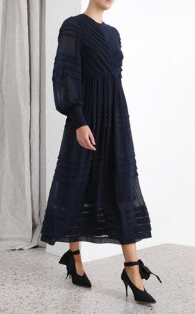 Сукня глибокого синього відтінку