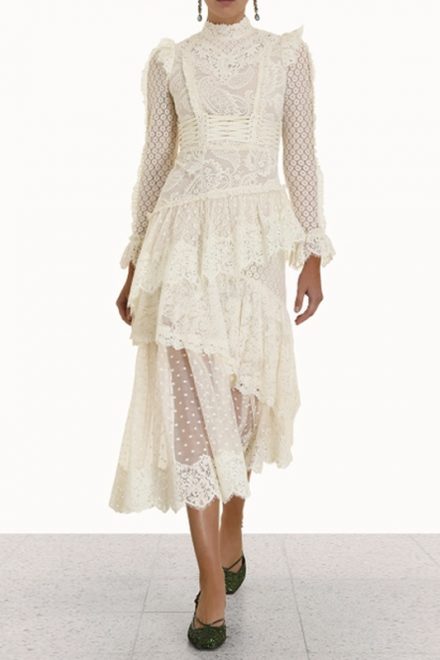 Кружевное асимметричное платье с мини-корсетом