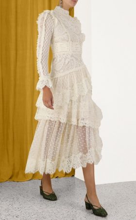 Кружевное асимметричное платье с мини-корсетом