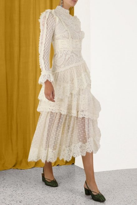 Кружевное асимметричное платье с мини-корсетом