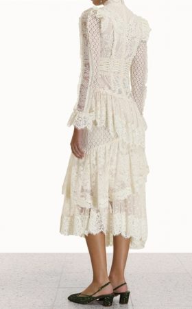 Кружевное асимметричное платье с мини-корсетом