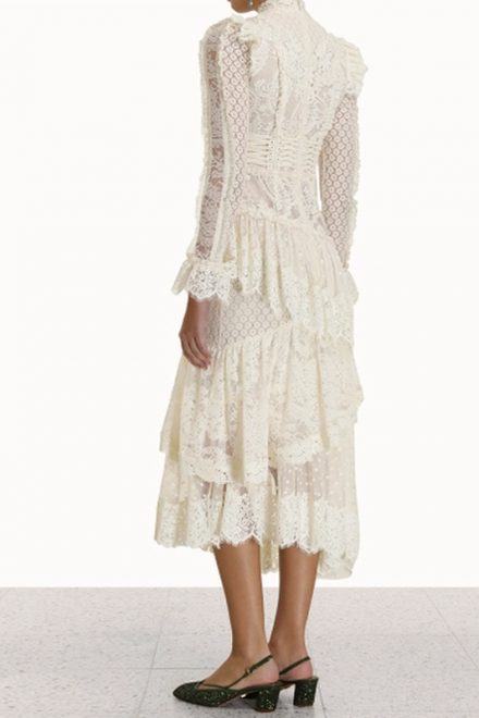 Кружевное асимметричное платье с мини-корсетом