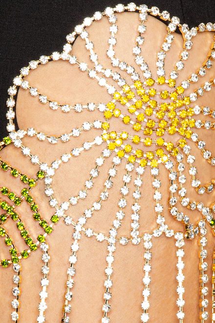 Міні-сукня з ефектним декором на спідниці