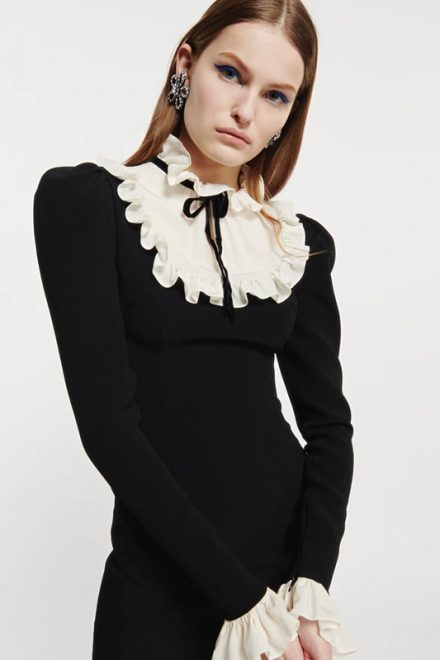 Міні сукня з коміром у вікторіанському стилі