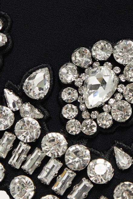 Міні-сукня без бретелів із декором кристалами