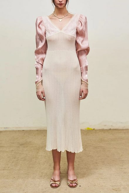 Ніжно-рожева сукня з акцентними рукавами