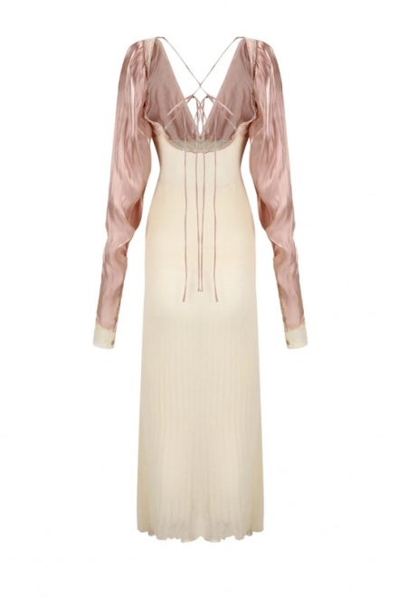 Ніжно-рожева сукня з акцентними рукавами