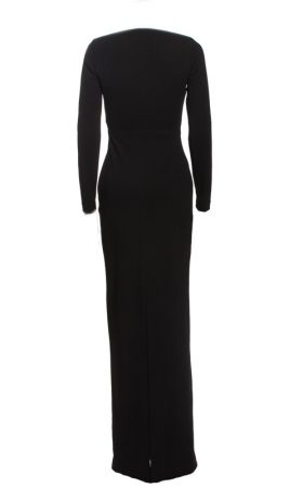 Чорна довга сукня із глибоким декольте