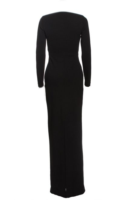 Чорна довга сукня із глибоким декольте