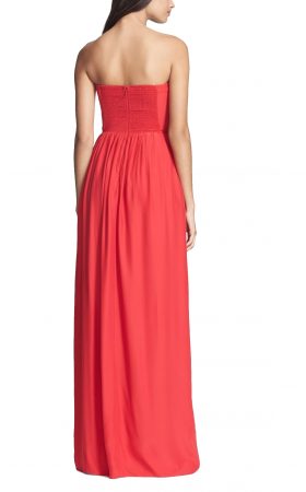 Коралова шовкова сукня з відкритими плечима