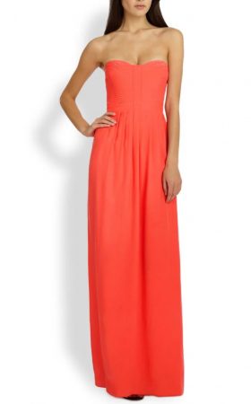 Коралова шовкова сукня з відкритими плечима