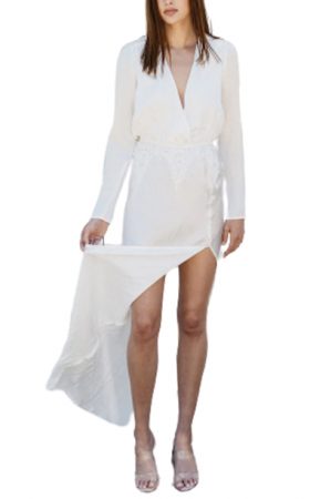 Вишукана біла сукня із глибоким вирізом