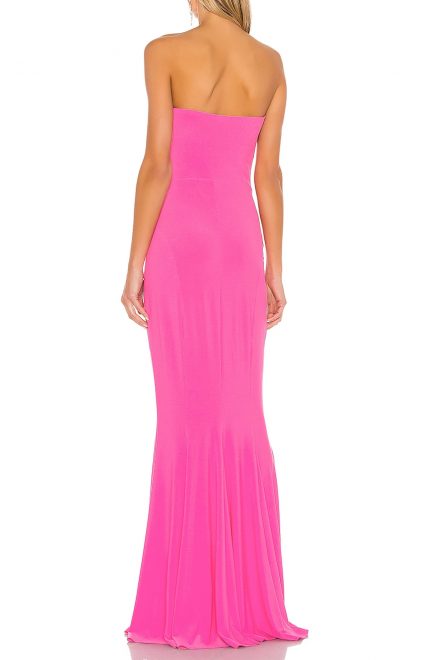 Вечірня сукня з відкритими плечами