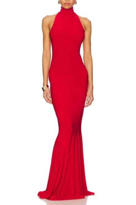 Ефектна сукня з відкритою спиною